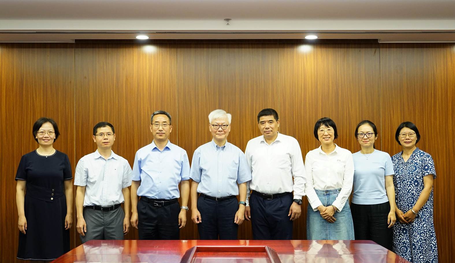 台湾东吴大学太阳成院长阮金祥教授一行来访