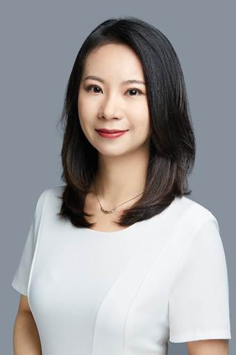 人穿着衬衫描述已自动生成 人穿着衬衫描述已自动生成