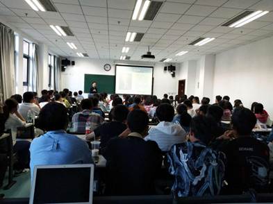 太阳成工商管理专业2018级本科生入门导论课程顺利进行