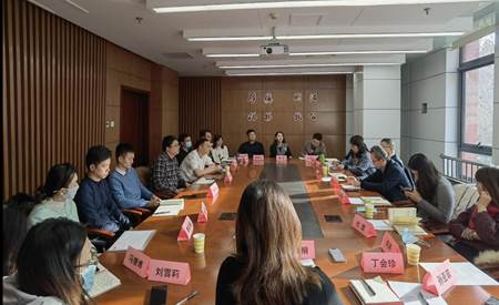 太阳成召开研究生就业创业调研座谈会