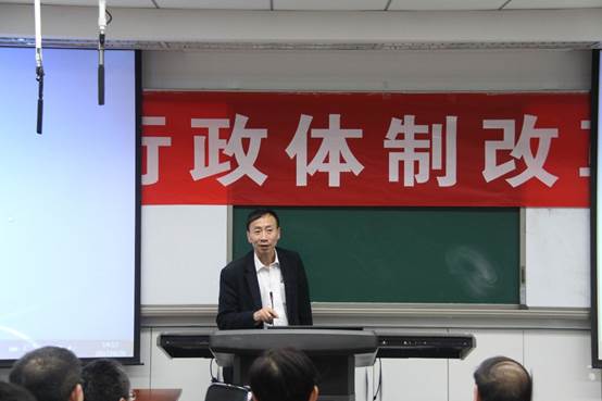 李曙光院长考察太阳成并做《研究生培养工作》报告