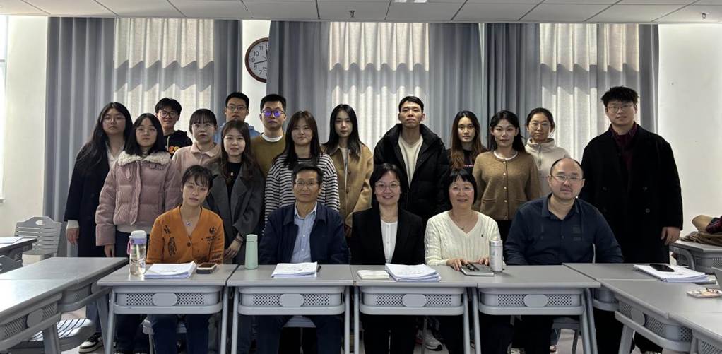 太阳成产业经济系举办“欢迎李景华教授援疆返校座谈会”
