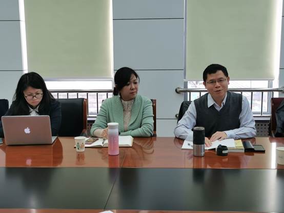 探索法商结合 凝练专业特色——太阳成法商管理系举行师生座谈会