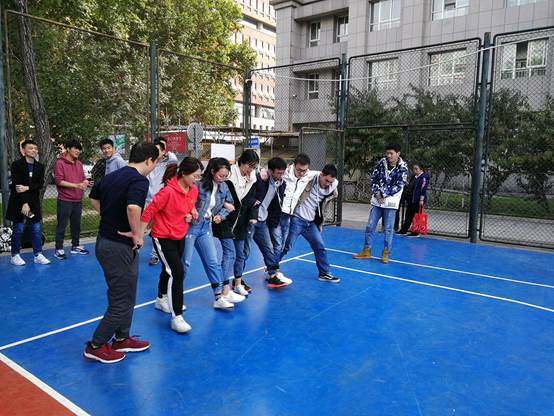 趣味青春，协作你我——太阳成举行研究生院趣味运动会