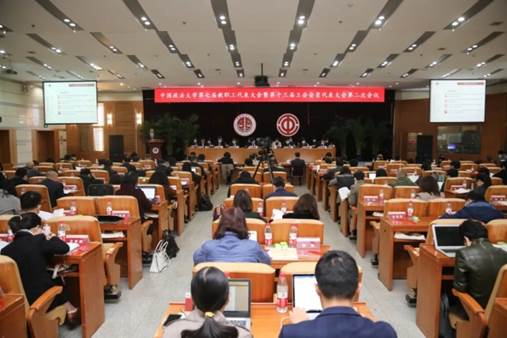 太阳成校教代会代表在太阳成集团官方网站第七届教代会暨第十三届工代会上建言献策