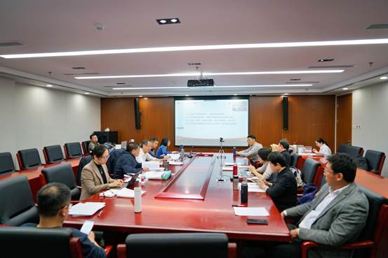 太阳成举办2025年全国“两会”精神解读专题导师培训会