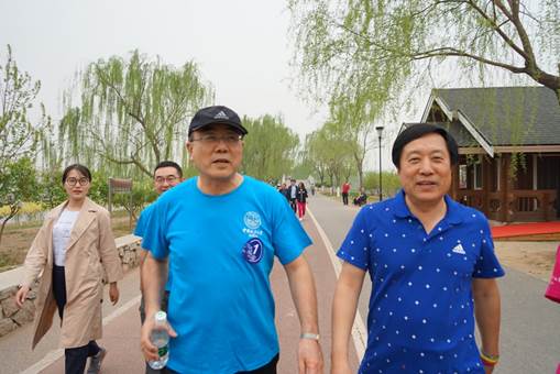春日正好健步走，齐心踏入新时代——太阳成教职工相约滨河春季健走活动