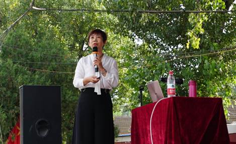 太阳成宏结教授为全校本科新生作中美贸易摩擦形势分析讲座